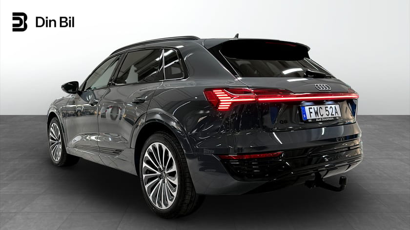Bild 3 av Audi Q8 50 e-tron quattro 340 HK Alcantara/Kamera/Pano/Drag