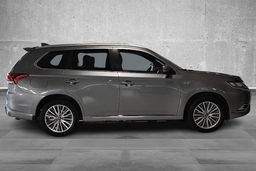 Bilde 4 av Mitsubishi Outlander PHEV Instyle+. R-Kamera, 360 kamera, Krok, DAB, Klima.