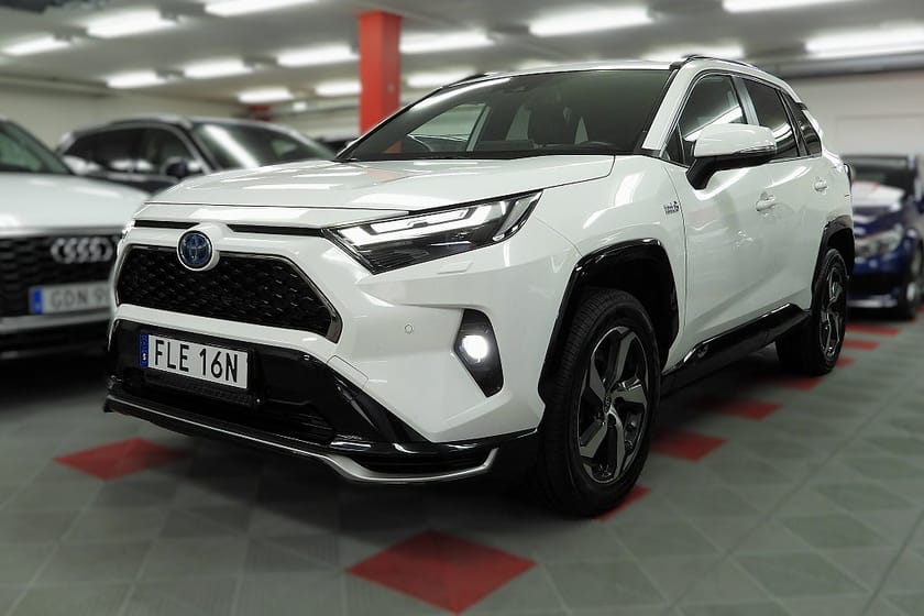Bild 3 av Toyota RAV4 Plug-in Hybrid E-CVT X EDITION SoV Hjul Ränta fr 1.95%