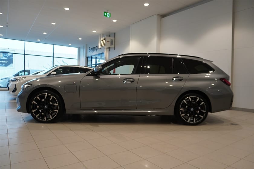 Bild 3 av BMW 330e xDrive Touring M-Sport Drag Fartpilot HiFi