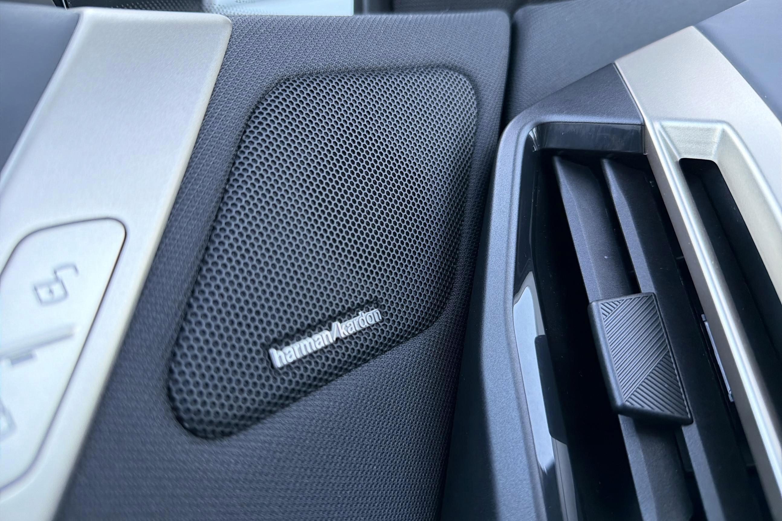 BMW iX xDrive50, 524hp, 2023