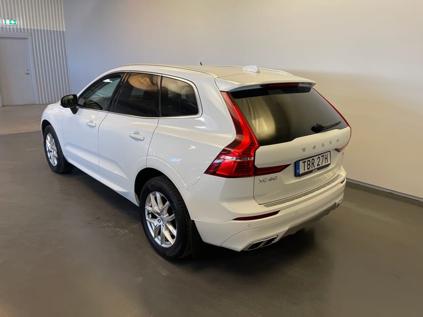 Bild 4 av Volvo XC60 B5 Bensin Momentum Advanced SE / Harman Kardon / Navigation /