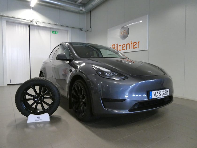 Bild 1 av Tesla Model Y Standard Range RWD Drag-Skinn-Panorama-Navi-Moms-SoV