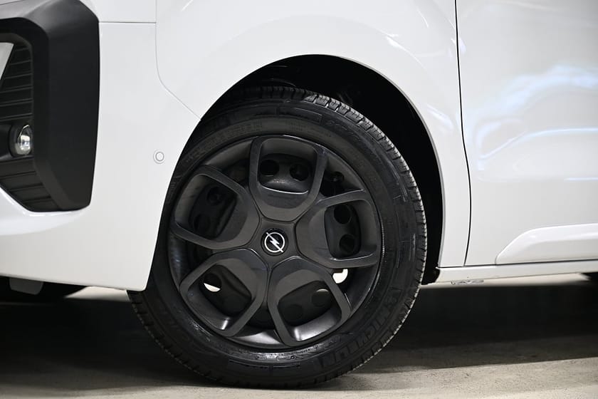 Bild 4 av Opel Vivaro Skåpbil 145HK L3 Automat|Nedlackad|LED|Drag|Värmare|Lågmil|Moms