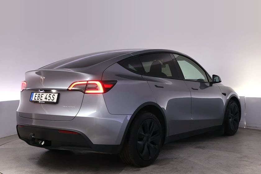 Bild 5 av Tesla Model Y Long Range AWD Autopilot Pano Drag