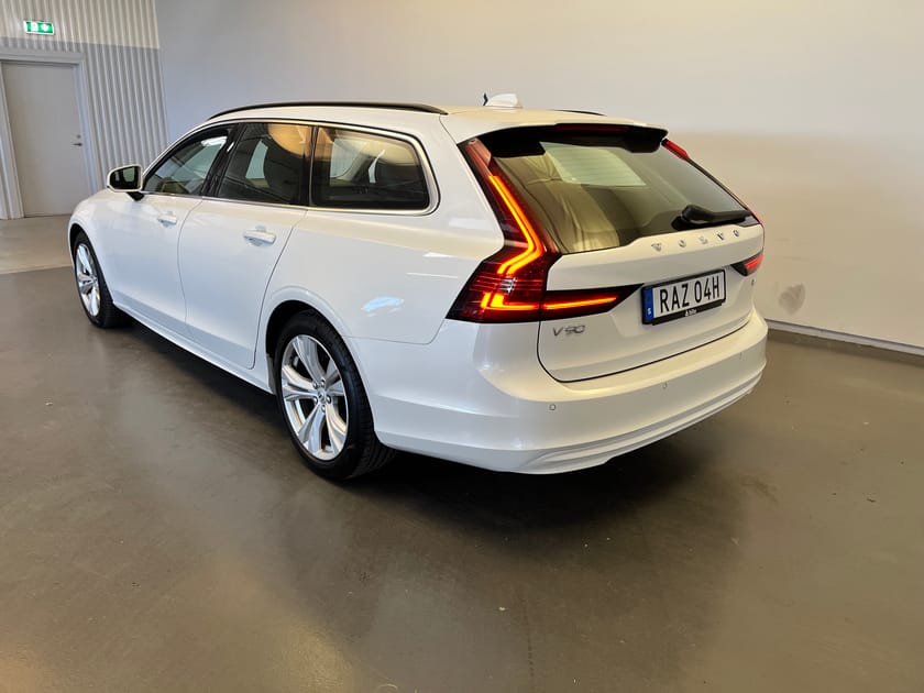 Bild 3 av Volvo V90 B4 Bensin Core/ Backkamera/ Navigation/ BLIS/ 10.000kr Tillbehör/