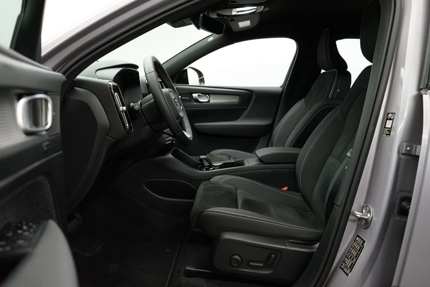 Bild 5 av Volvo EX40 Single Motor Extended Range ExtendedRange Plus SE, Baklucka elmanövrerad, Navigation, HarmanKardon PremiumSound, Dragkrok