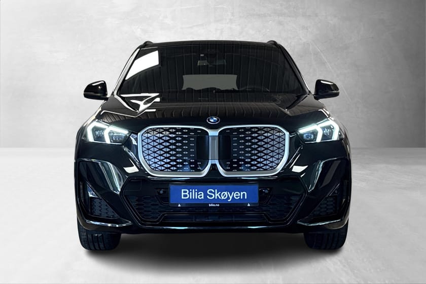 Bilde 2 av BMW iX1 xDrive30 Fully Charged,M-Sport,El.seter,HUD,H/K,ACC