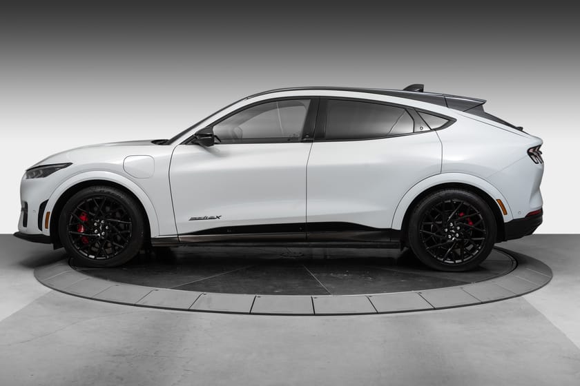 Bilde 2 av Ford Mustang Mach-E GT LR AWD 490kmWLTP/Soltak/Brembo bremser+++