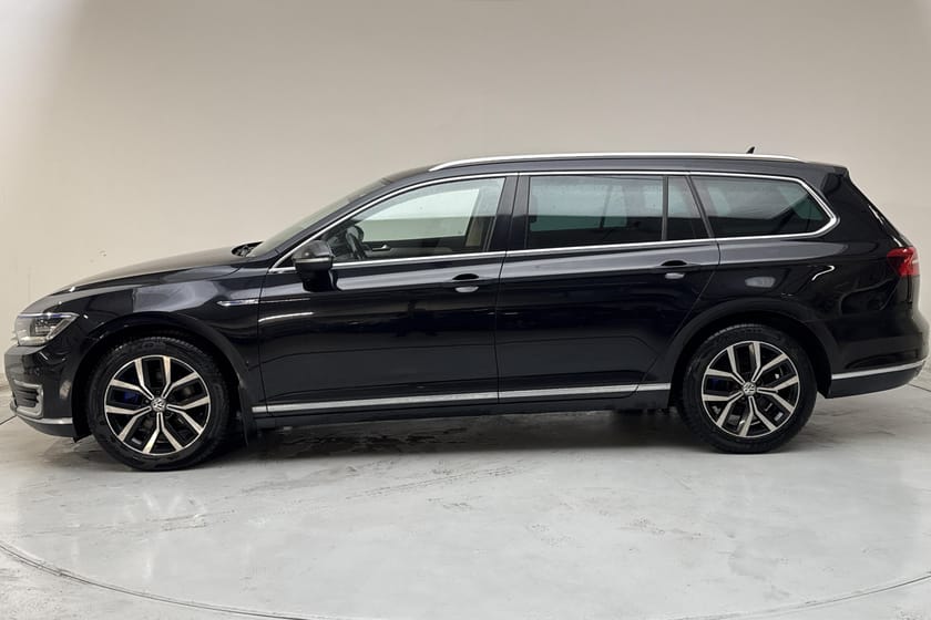 Bild 2 av Volkswagen Passat Variant GTE Plug-in-Hybrid SC Executive Business Drag