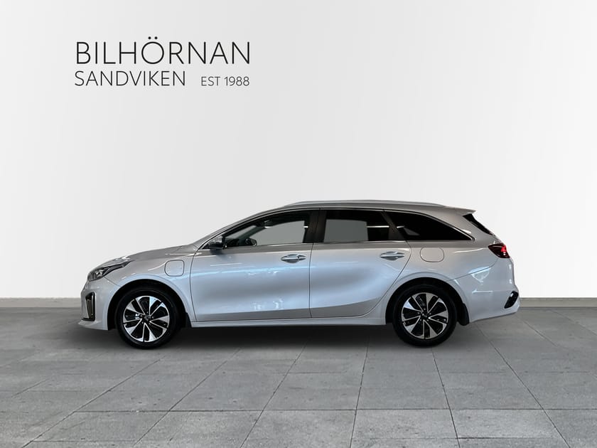 Bild 3 av Kia Ceed Sportswagon Plug-in Hybrid 1,6 Laddhybrid Drag Vinterhjul Motorvärmare