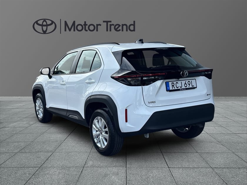 Bild 3 av Toyota Yaris Cross Hybrid 115 1,5 ACTIVE SÄKERHETSPAKET | NYA VINTERHJUL INGÅR |
