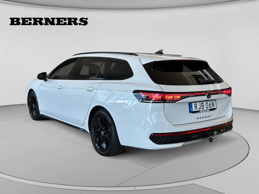 Bild 3 av Volkswagen Passat Sportscombi 2.0 TDI 4Motion R-line Blackstyle 193hk