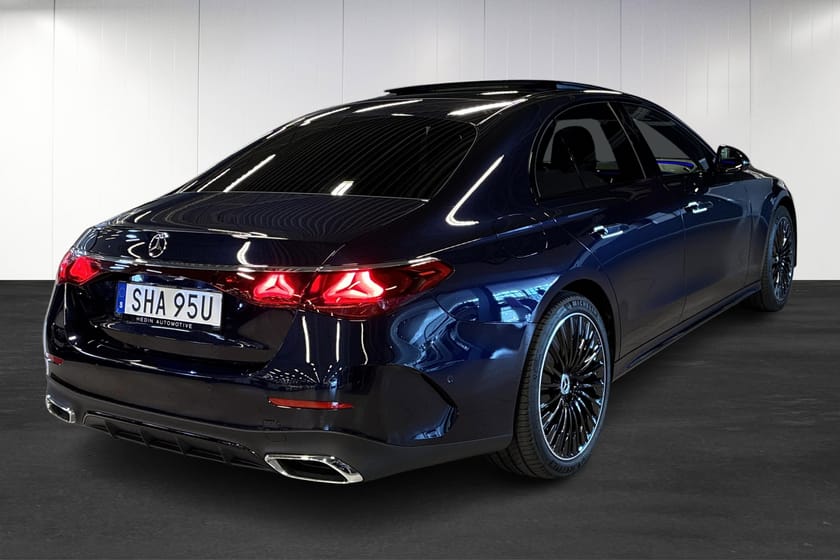 Bild 3 av Mercedes-Benz E 300 e SEDAN | AMG | Advanced Edition | Pano | 360 | Nightpaket |