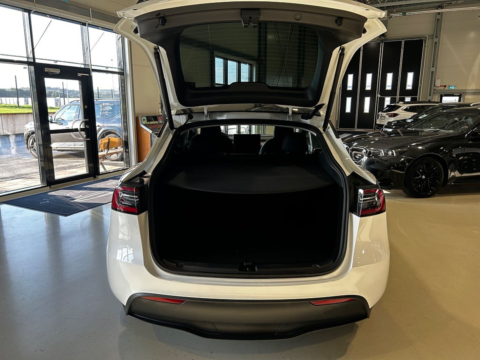 Tesla Model Y 2023, bild 5/10
