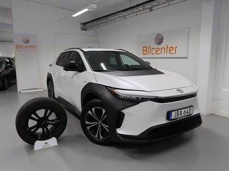 Toyota bZ4X 71.4 kWh V-Däck ingår 360°-Navi-Elstol-Rattvärme-Adapti