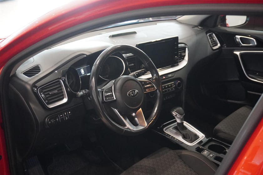 Bild 2 av Kia Ceed Sportswagon Plug-in Hybrid PHEV B-Kamera Rattvärme