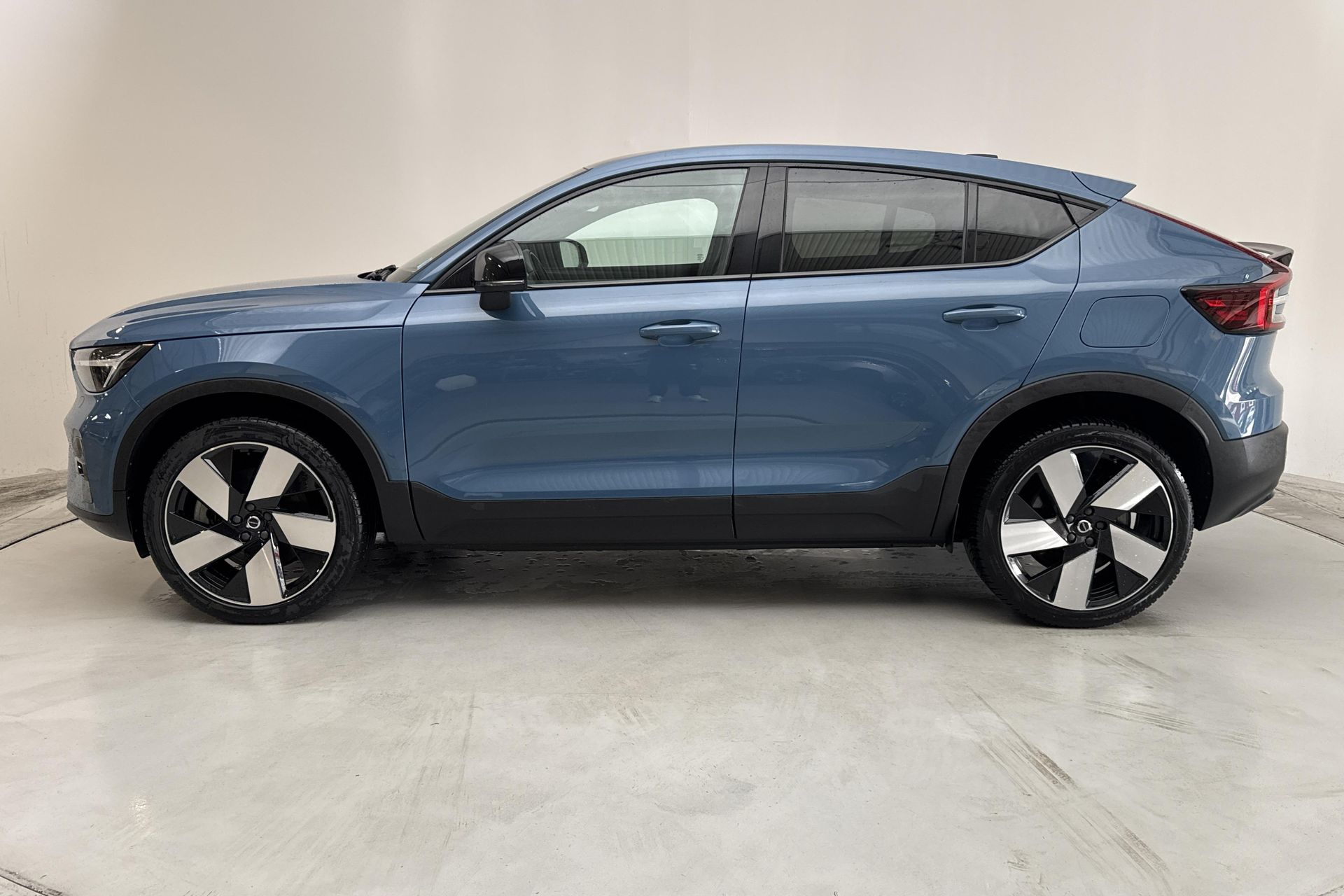 Volvo C40 Recharge 2023, photo 2/10