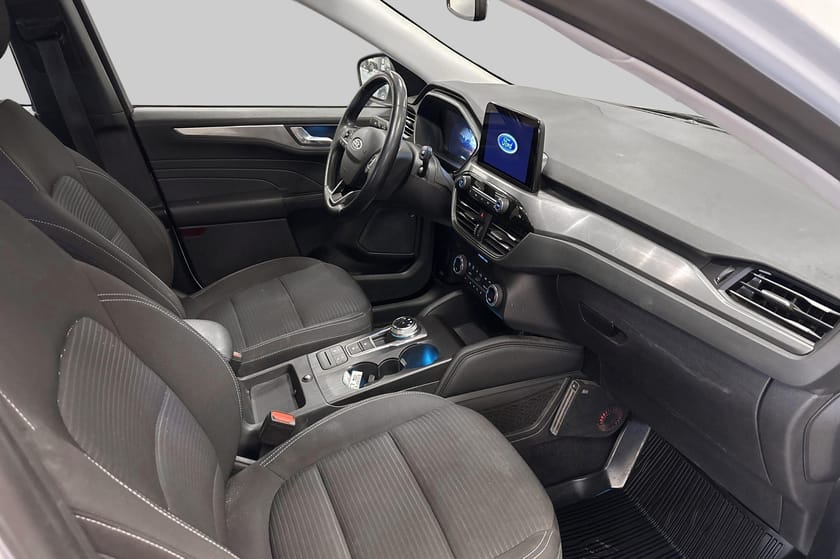 Bild 4 av Ford Kuga Plug-In Hybrid Titanium 225hk Aut (Vinterhjul, Dragkrok)