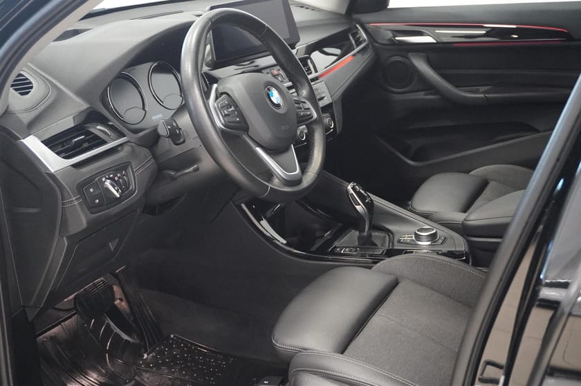 Bild 2 av BMW X1 sDrive20i Navi Head-Up Sportstol LED Drag BSI