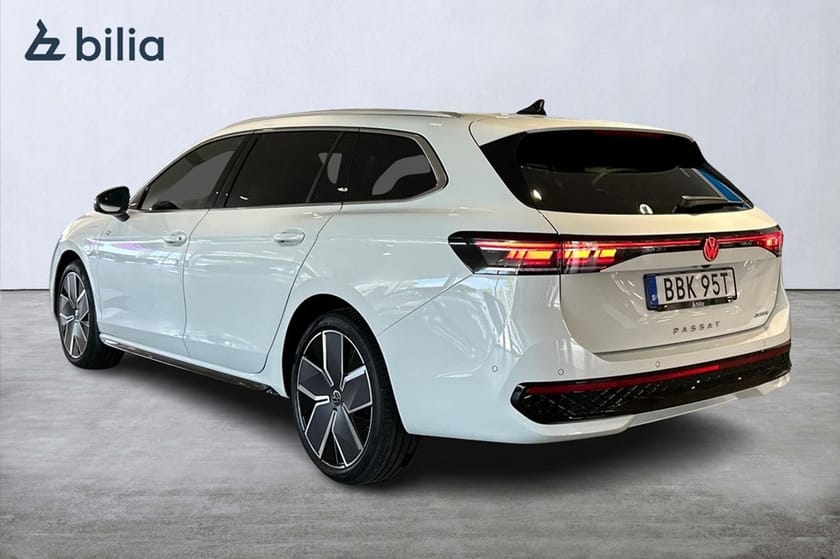 Bild 3 av Volkswagen Passat Variant eHybrid 272 DSG6 R-Line Drag-Värmepaket