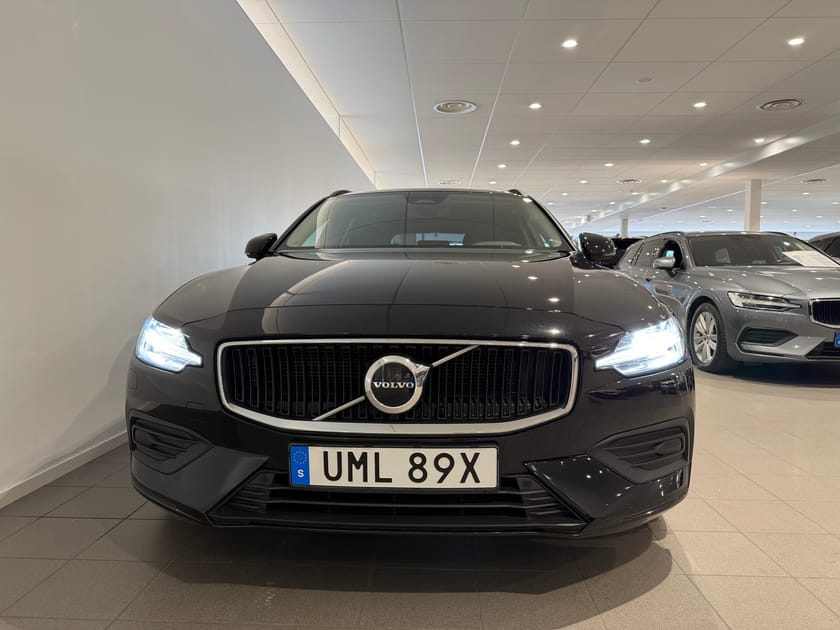 Bild 2 av Volvo V60 B4 Bensin Core / Backkamera / Sensorer / Navigation / Minnesfunktioner / Sätesvärmare /