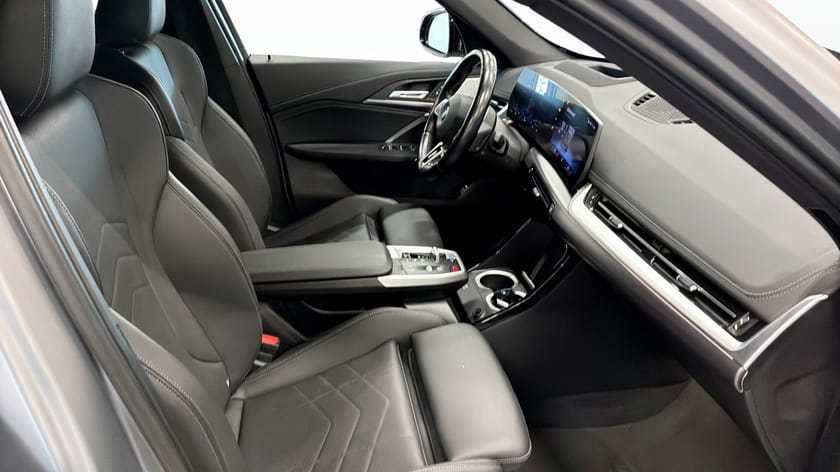 Bild 3 av BMW iX1 xDrive30 M-Sport Drag Head-up