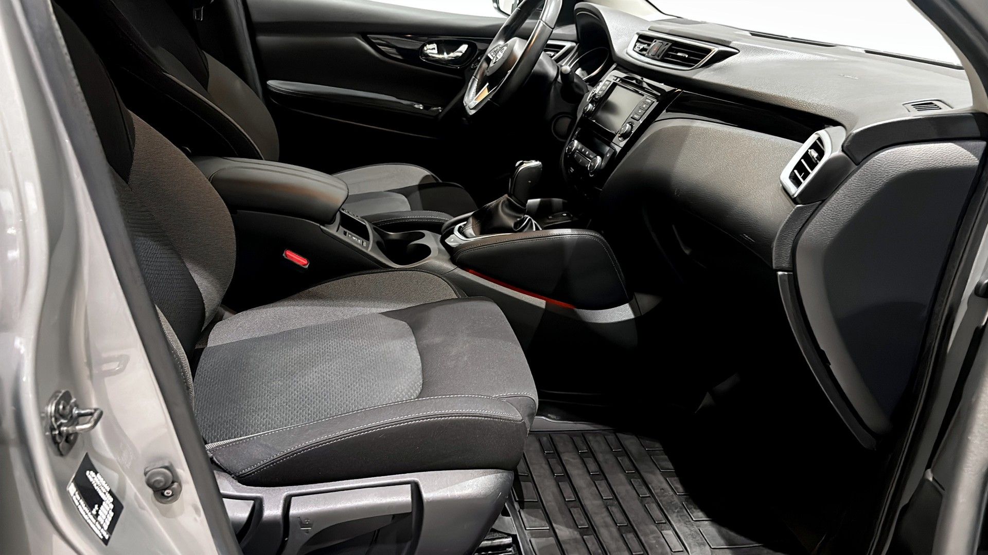 Nissan Qashqai 1.3 DIG-T 2021, photo 3/10
