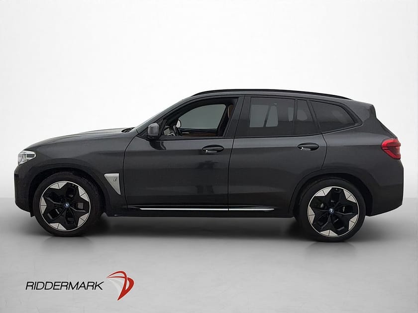 Bild 5 av BMW iX3 286hk Charged Plus Panorama H/K HUD 360° Dragkrok