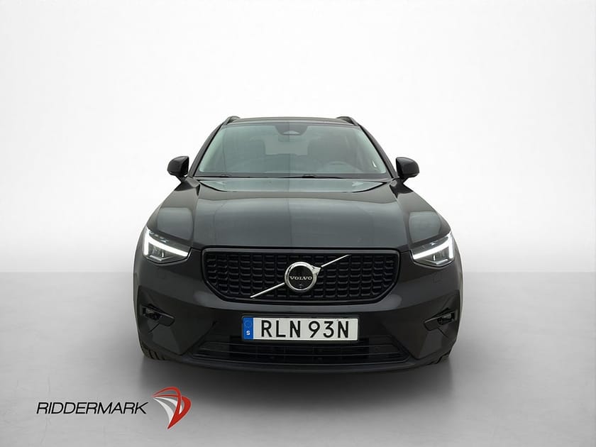 Bild 2 av Volvo XC40 B4 Plus Dark Värmare 360° Orrefors Skinn Nav BLIS