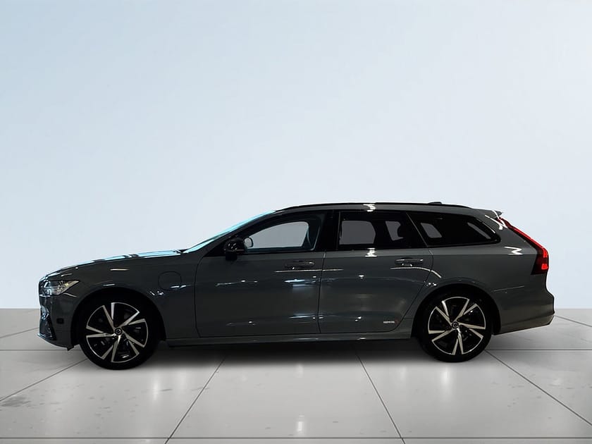 Bild 4 av Volvo V90 Recharge T6 AWD Plus Dark Mvärme Drag Bkamera S&V-däck
