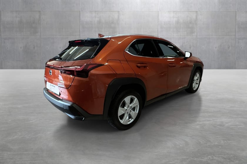 Bilde 5 av Lexus UX 300e Premium Tech 448km WLTP skinnseter ++