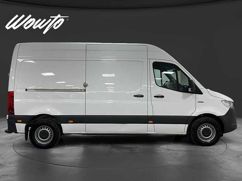 Bild 3 av Mercedes-Benz eSprinter 55 kWh L2H2 / V-inredd / Moms