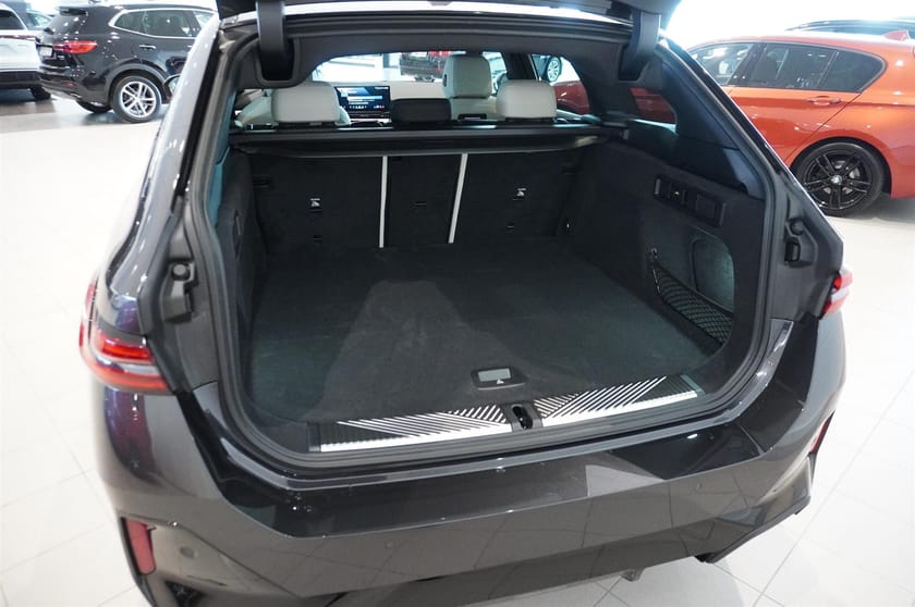 Bild 5 av BMW 530e xDrive Touring Fully Charged M Sportpaket Pro