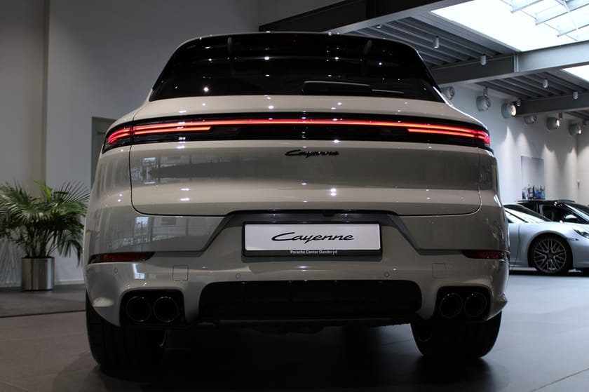 Bild 5 av Porsche Cayenne E-Hybrid BLACK EDITION