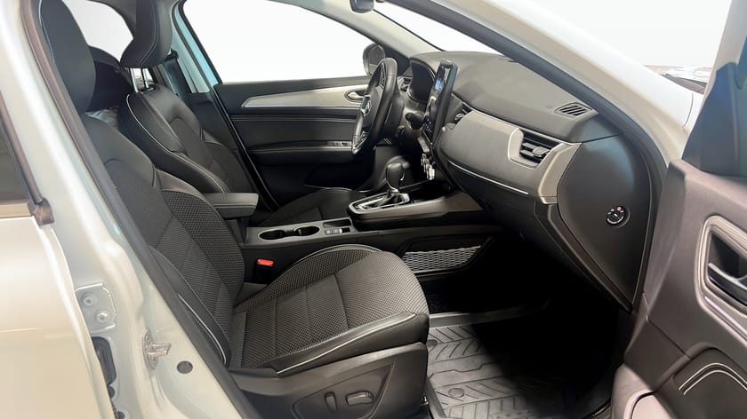 Bild 3 av Renault Arkana E-TECH 145 TECHNO Backkamera 3,95% räntekampanj