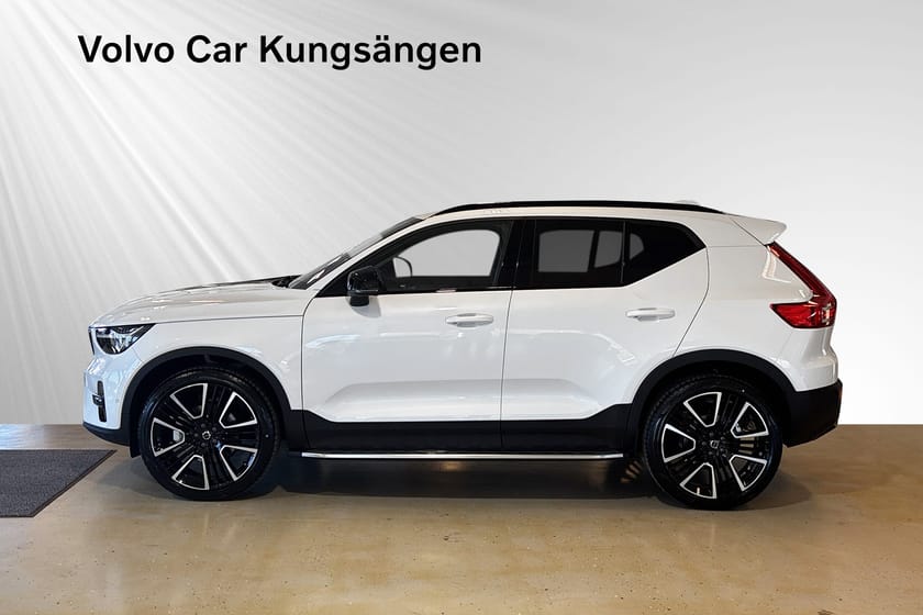 Bild 3 av Volvo XC40 B4 FWD Bensin Ultra Dark 21" Lounge Pixel Komfortstol Drag