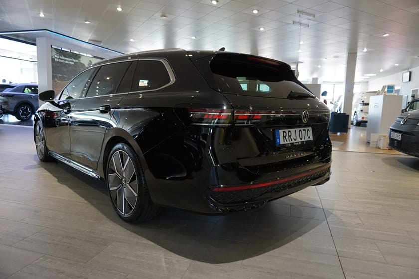 Bild 3 av Volkswagen Passat Sportscombi R-LINE 1.5 eTSI 150 Drag/Värmare