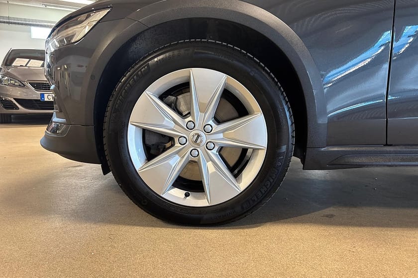 Bild 5 av Volvo V60 Cross Country D4 AWD Adv Edition / Keyless / B-Kamera / Navi / VOC