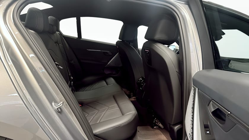 Bild 5 av BMW i5 xDrive40 Sedan M Sport Komfortstol Innovation Travel Drag