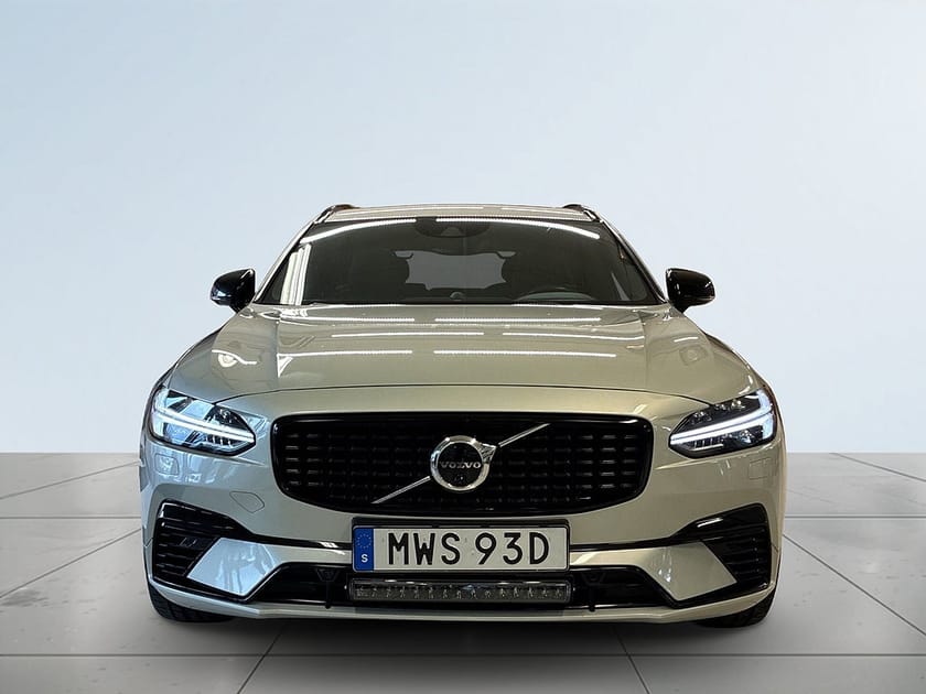 Bild 2 av Volvo V90 PLUG-IN T8 AWD R-Design Drag HuD 360° B&W Pano Navi S&V