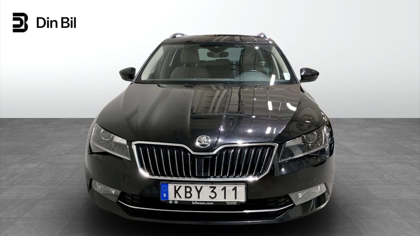 Bild 4 av Škoda Superb Kombi L&K TDI 190 DSG 4x4 Drag B-Kamera Elstol
