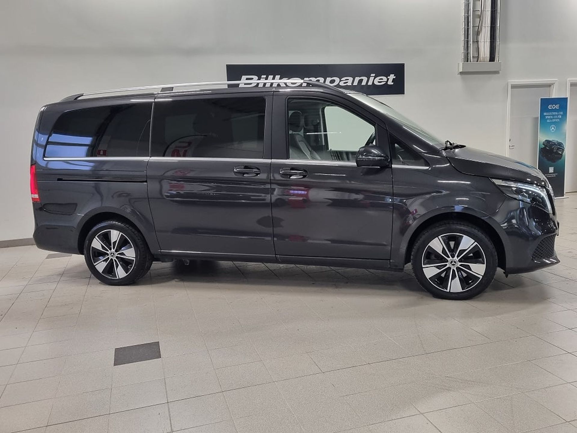 Mercedes-Benz V 2024, photo 2/10