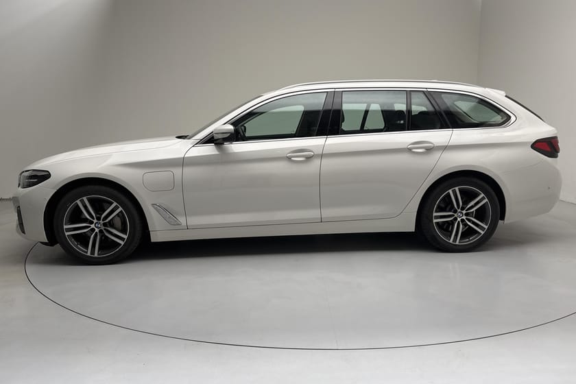Bild 2 av BMW 530e Touring 530 LCI (292hk) Connected GPS HiFi