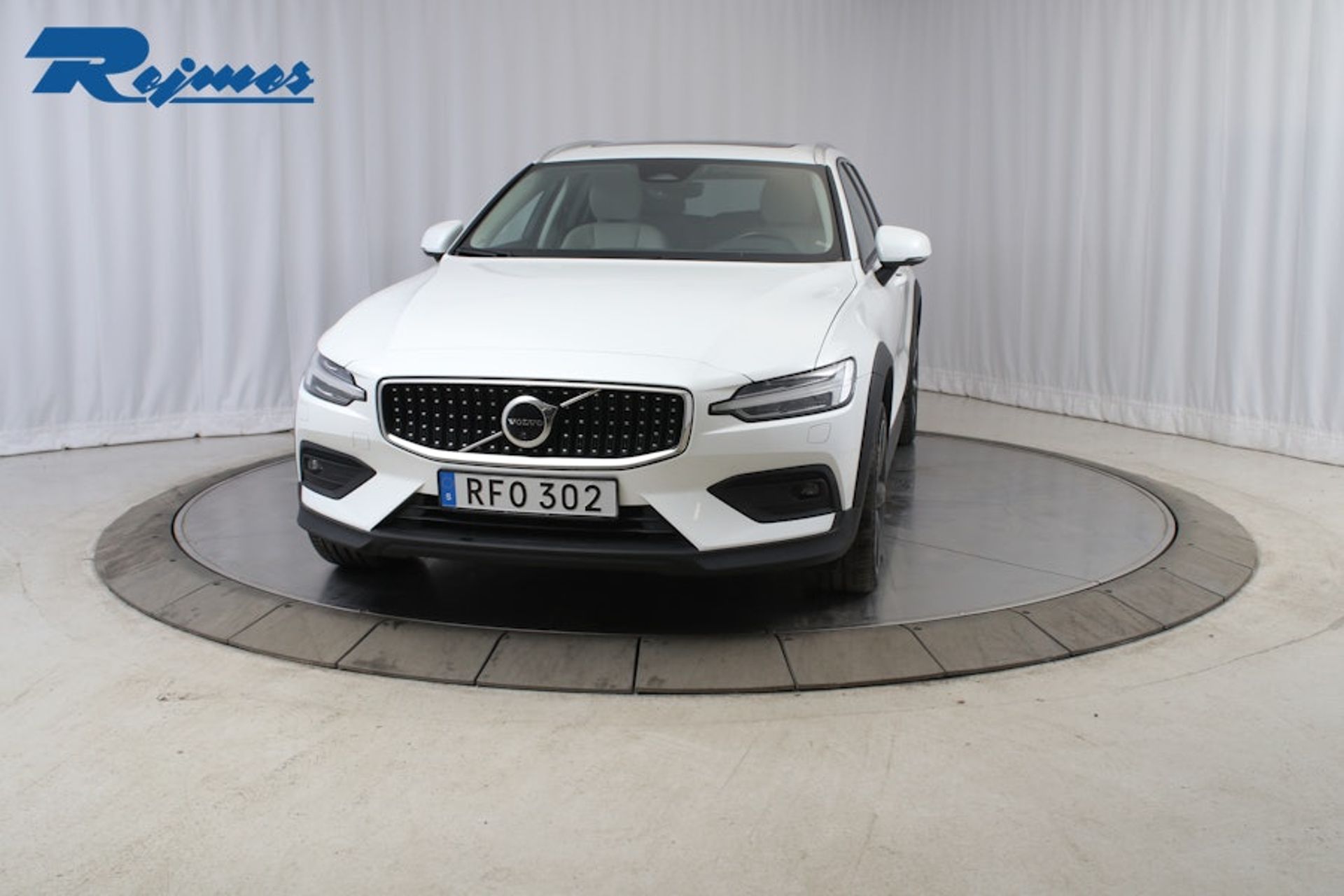 Volvo V60 Cross Country 2023, kuva 2/47
