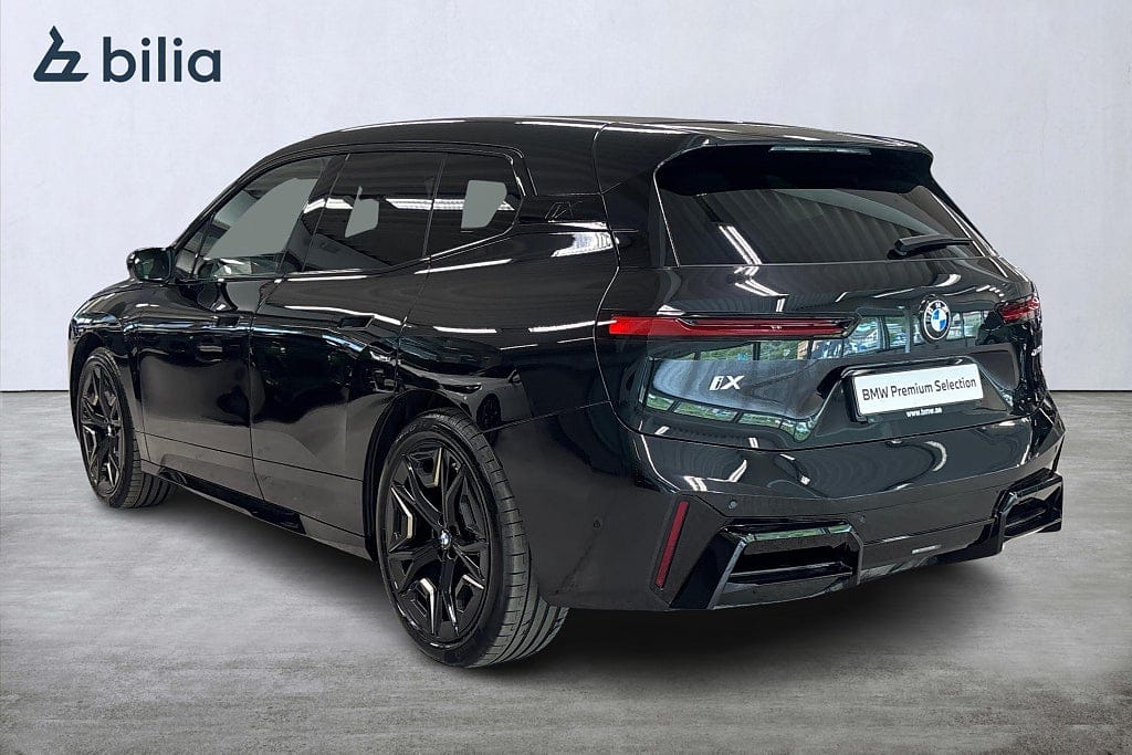 BMW iX xDrive60, 544ps, 2025