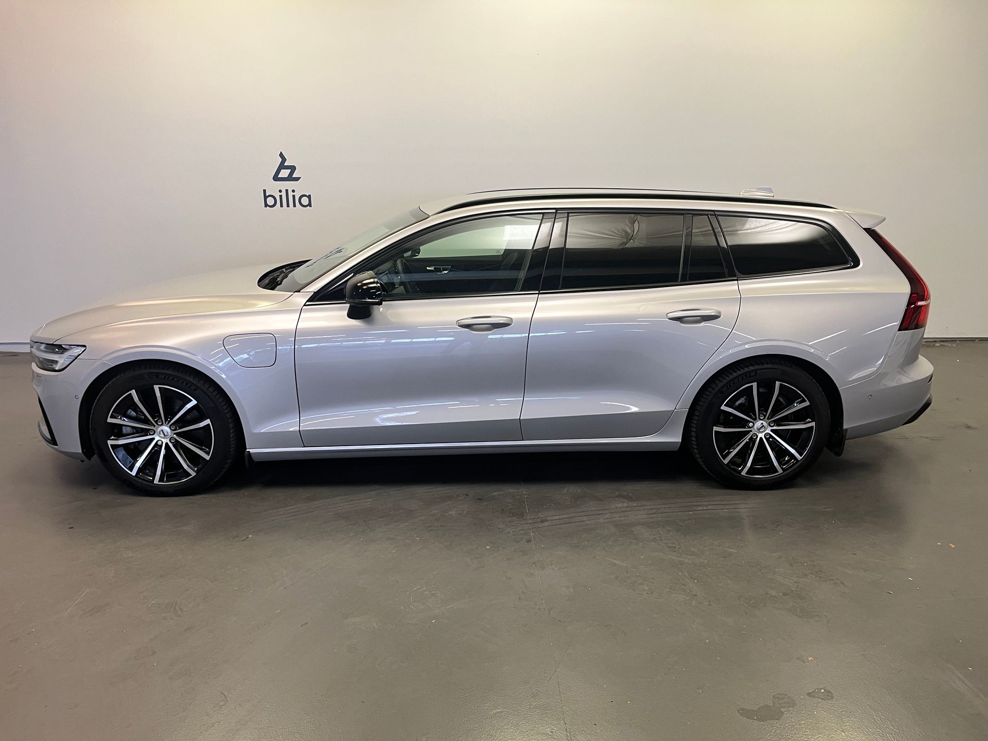 Volvo V60 T6 Plus Dark Nordic Edition 2025, bild 2/10