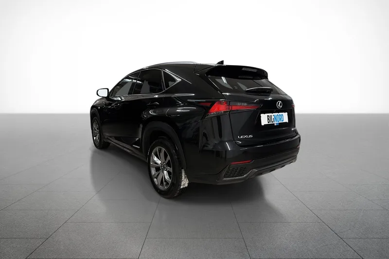 Lexus NX 300h AWD bilde 4