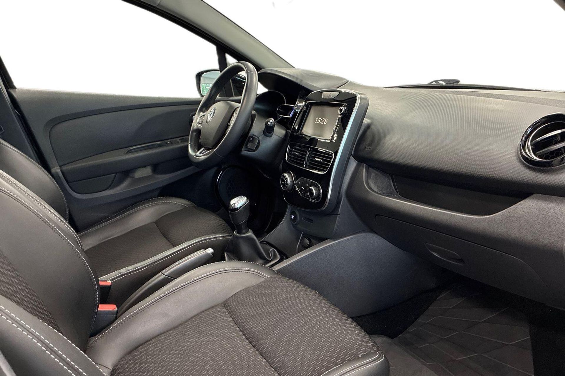 Renault Clio PhII TCe 90 Intens 5-d 2019, photo 7/10