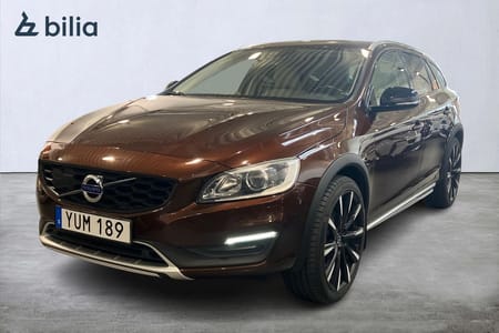 Volvo V60 Cross Country D4 Classic Plus Programbar bränslevärmare Parkeringssensor fram/bak Navigation Mörkt tonade rutor 5 st Keyless Entry och Start